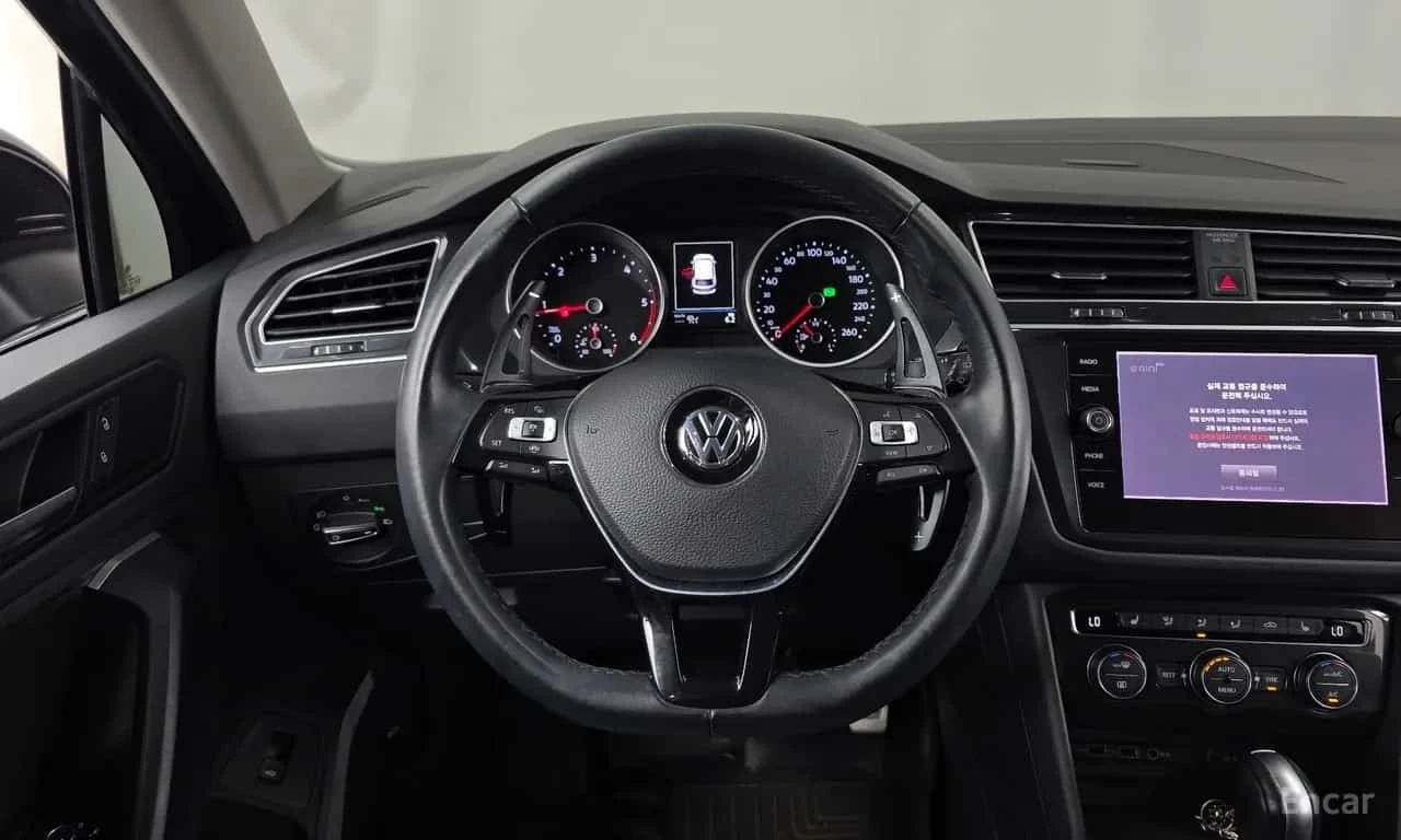 VW Tiguan 2.0 TDI Premium, снимка 13 - Автомобили и джипове - 55753940