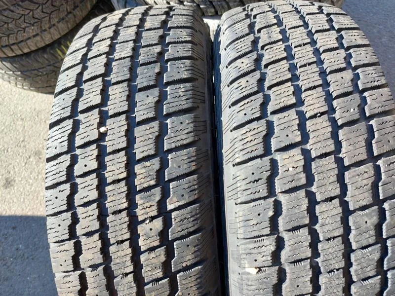 Гуми Зимни 205/70R15, снимка 1 - Гуми и джанти - 35992153