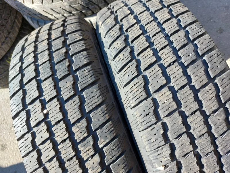 Гуми Зимни 205/70R15, снимка 2 - Гуми и джанти - 35992153