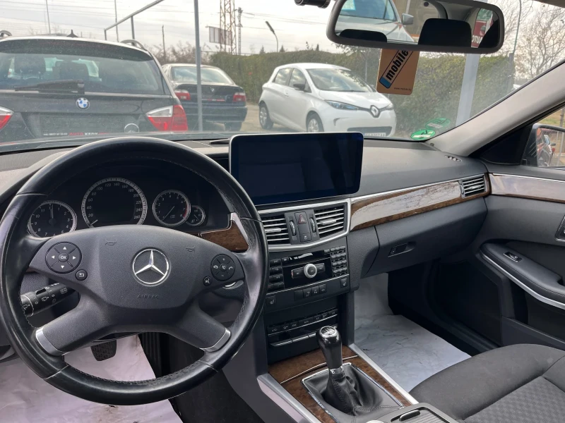 Mercedes-Benz E 200 i Elegance, снимка 9 - Автомобили и джипове - 45179451