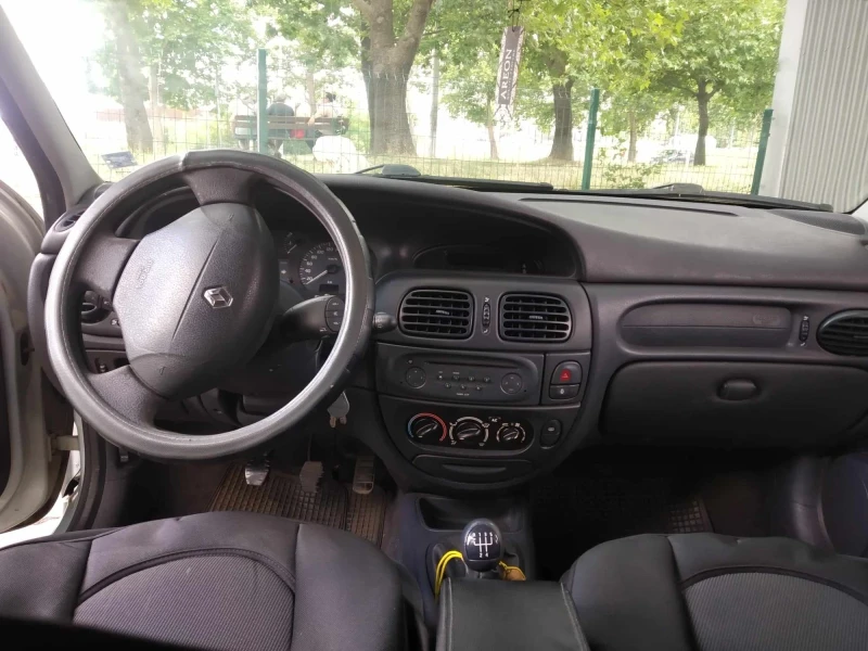 Renault Megane, снимка 8 - Автомобили и джипове - 47920511