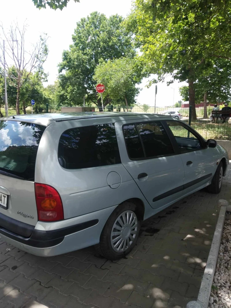 Renault Megane, снимка 2 - Автомобили и джипове - 47920511