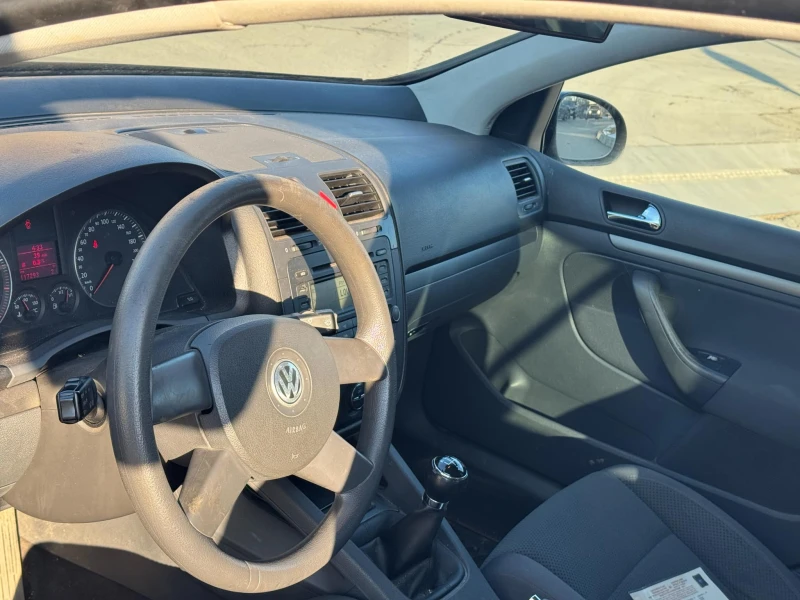 VW Golf 1.6 FSI, снимка 7 - Автомобили и джипове - 49230348