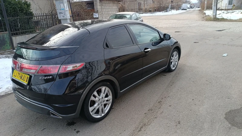 Honda Civic 1.8 перфектен фейслифт , снимка 12 - Автомобили и джипове - 49246989