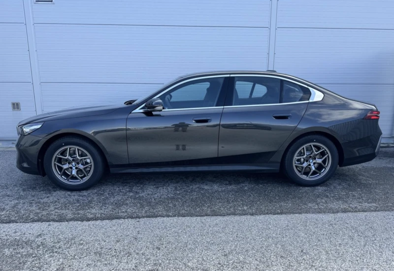 BMW 520 d xDrive Гаранция! , снимка 3 - Автомобили и джипове - 51544884