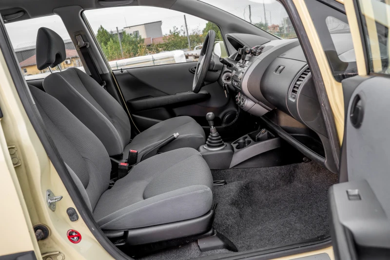 Honda Jazz 1.4// ХОЛАНДИЯ// Зимни и летни гуми// Теглич// , снимка 16 - Автомобили и джипове - 52044934