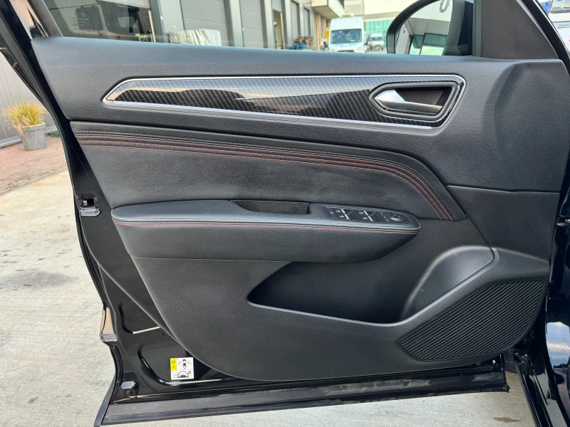 Renault Arkana / RS LINE / DISTRONIC / LANE ASSIST / , снимка 15 - Автомобили и джипове - 52652533