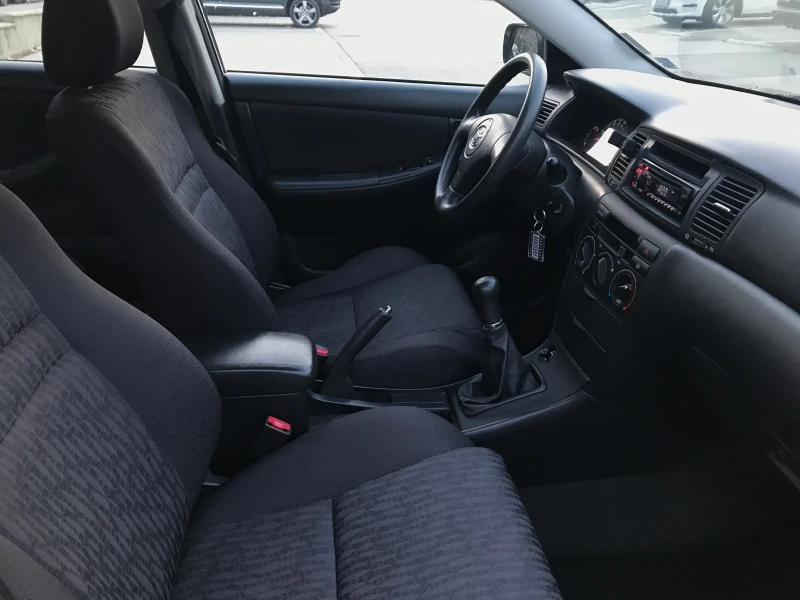 Toyota Corolla VVT-i, снимка 16 - Автомобили и джипове - 52777576