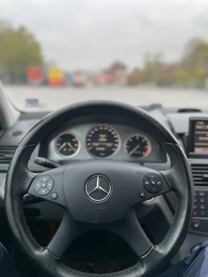 Mercedes-Benz C 320, снимка 9 - Автомобили и джипове - 52964148