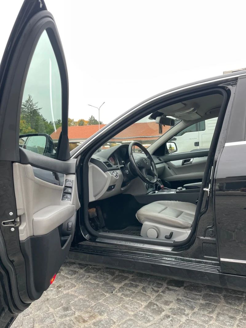 Mercedes-Benz C 320, снимка 7 - Автомобили и джипове - 52964148