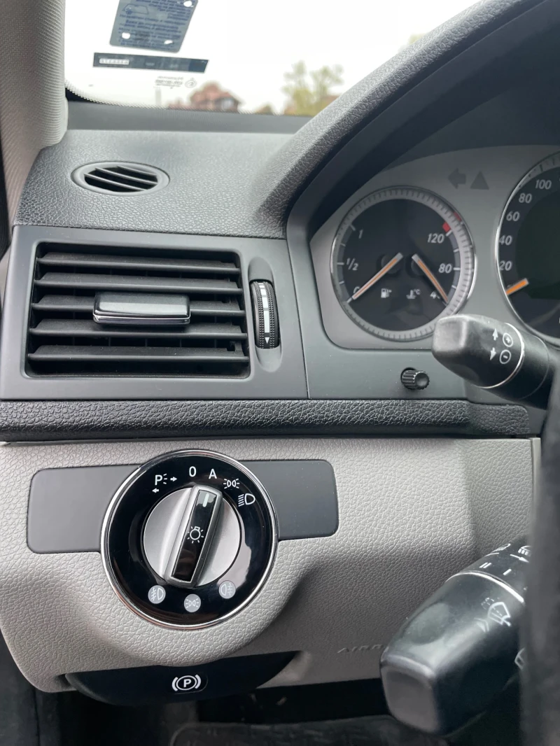 Mercedes-Benz C 320, снимка 8 - Автомобили и джипове - 52964148