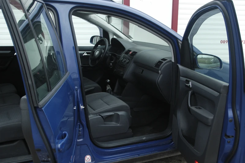 VW Touran 2.0 FSI, снимка 5 - Автомобили и джипове - 53267111