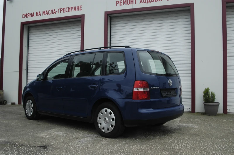VW Touran 2.0 FSI, снимка 9 - Автомобили и джипове - 53267111