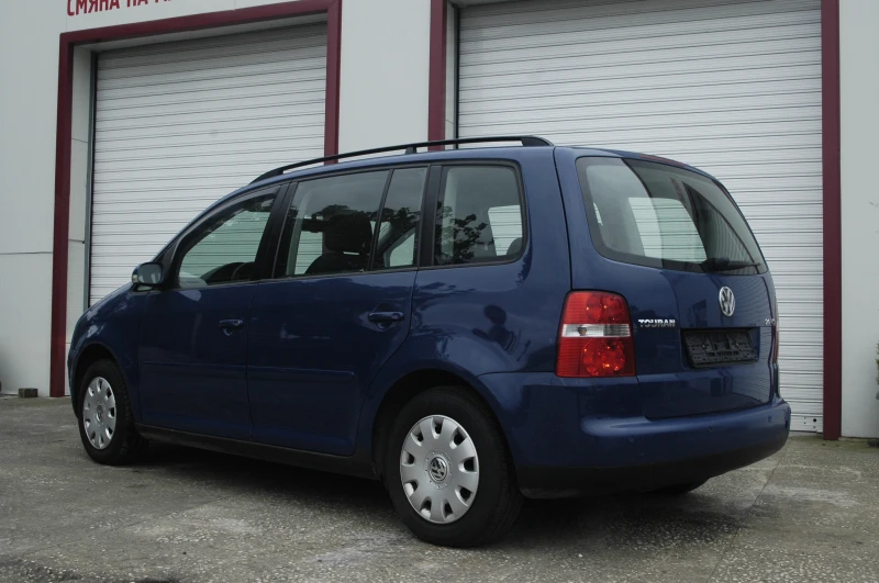 VW Touran 2.0 FSI, снимка 10 - Автомобили и джипове - 53267111