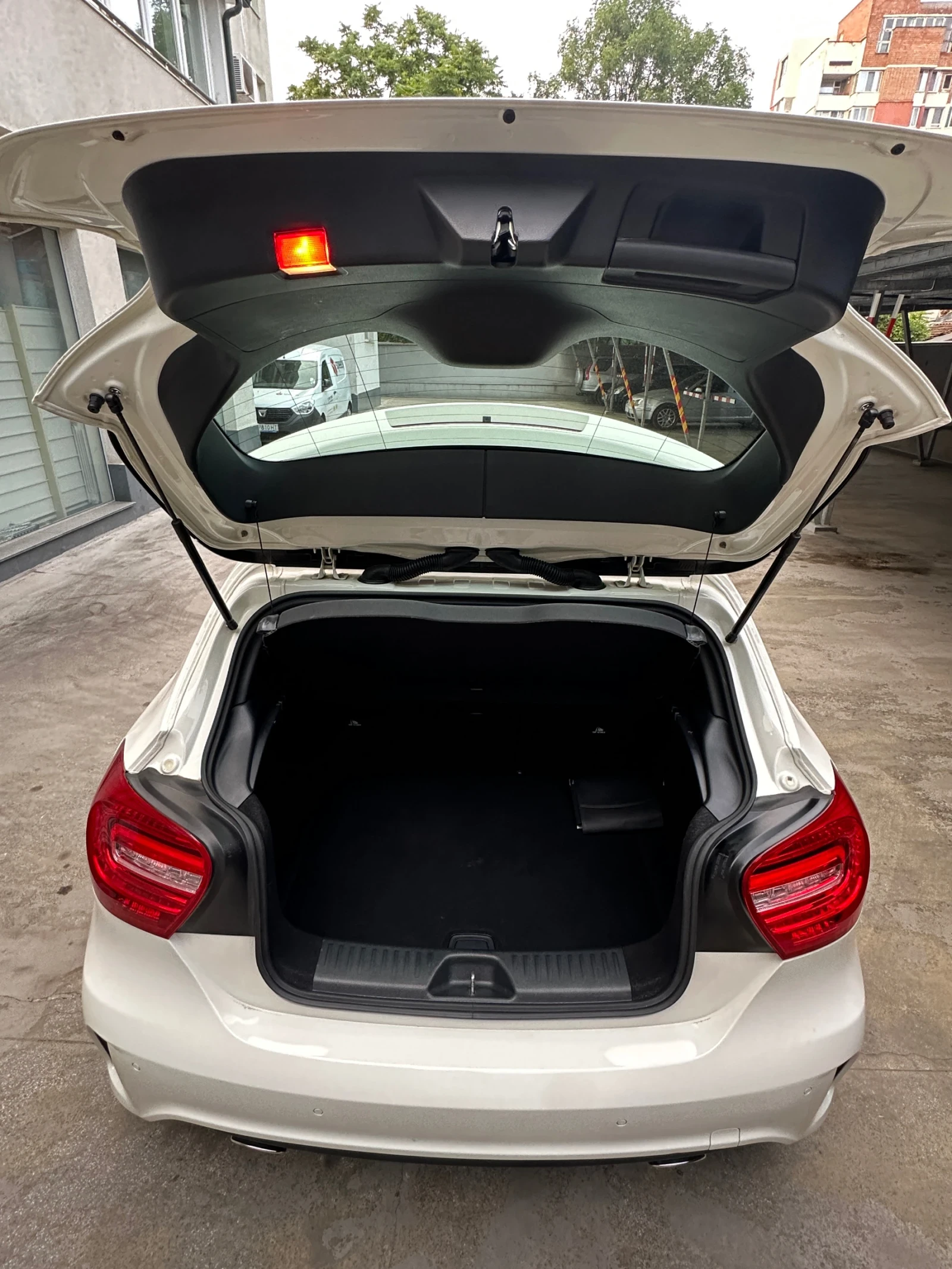 Mercedes-Benz A 180 1.6 - изображение 10