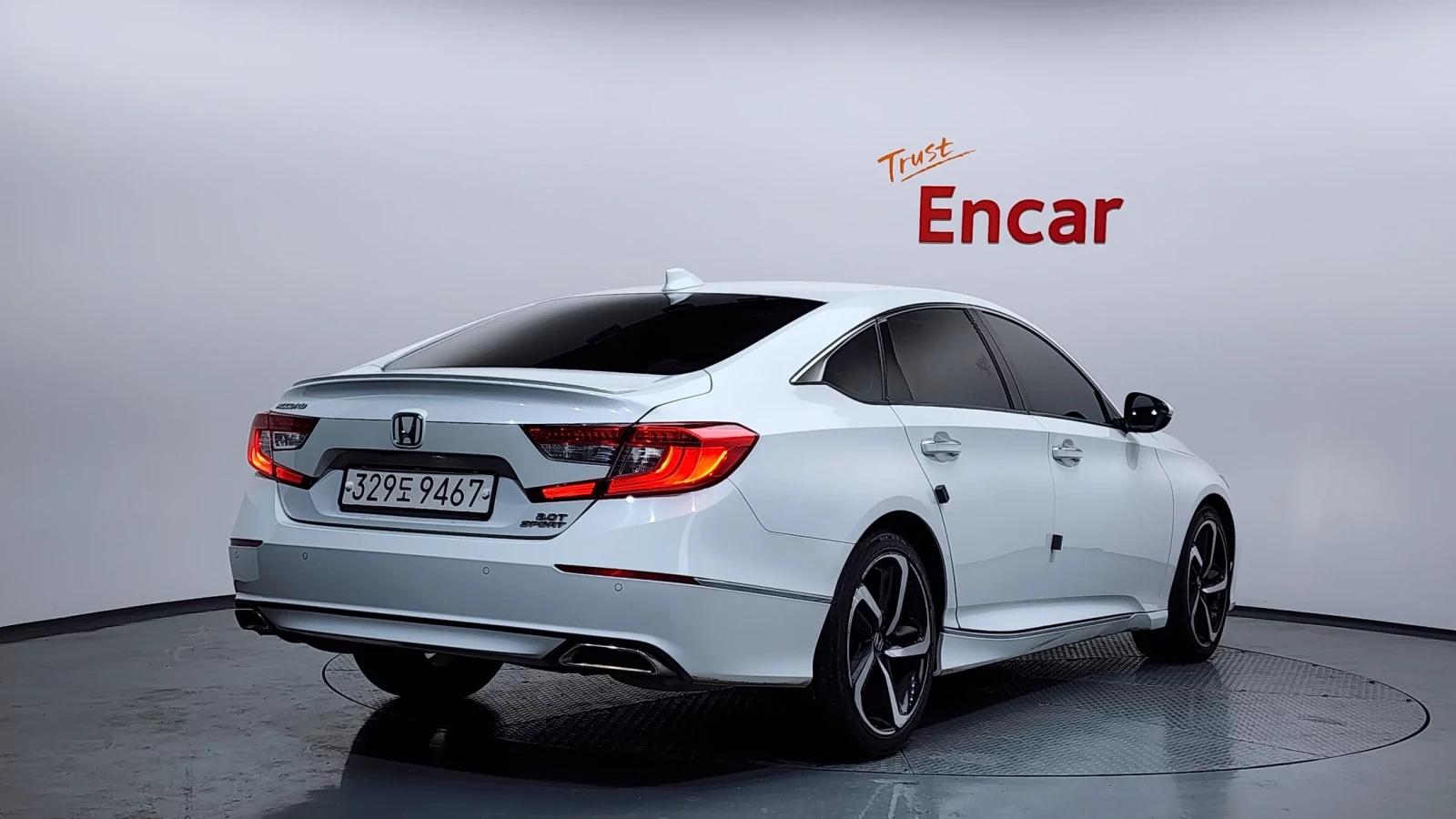 Honda Accord 2.0 TURBO / DISTRONIC / ПОДГРЕВИ / HEADUP, снимка 2 - Автомобили и джипове - 54008063