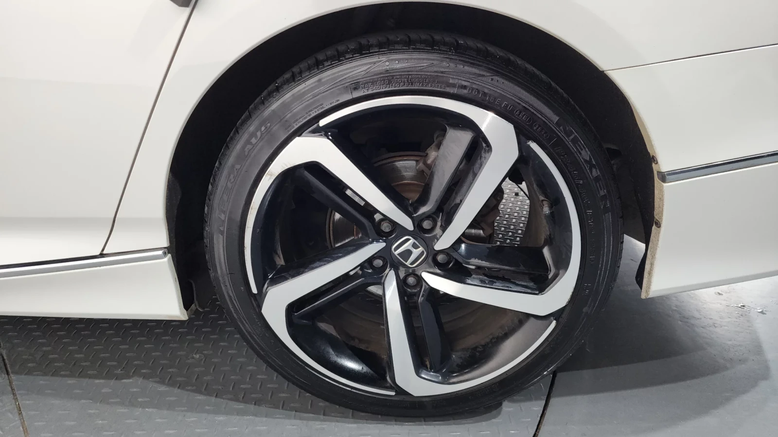 Honda Accord 2.0 TURBO / DISTRONIC / ПОДГРЕВИ / HEADUP, снимка 5 - Автомобили и джипове - 54008063