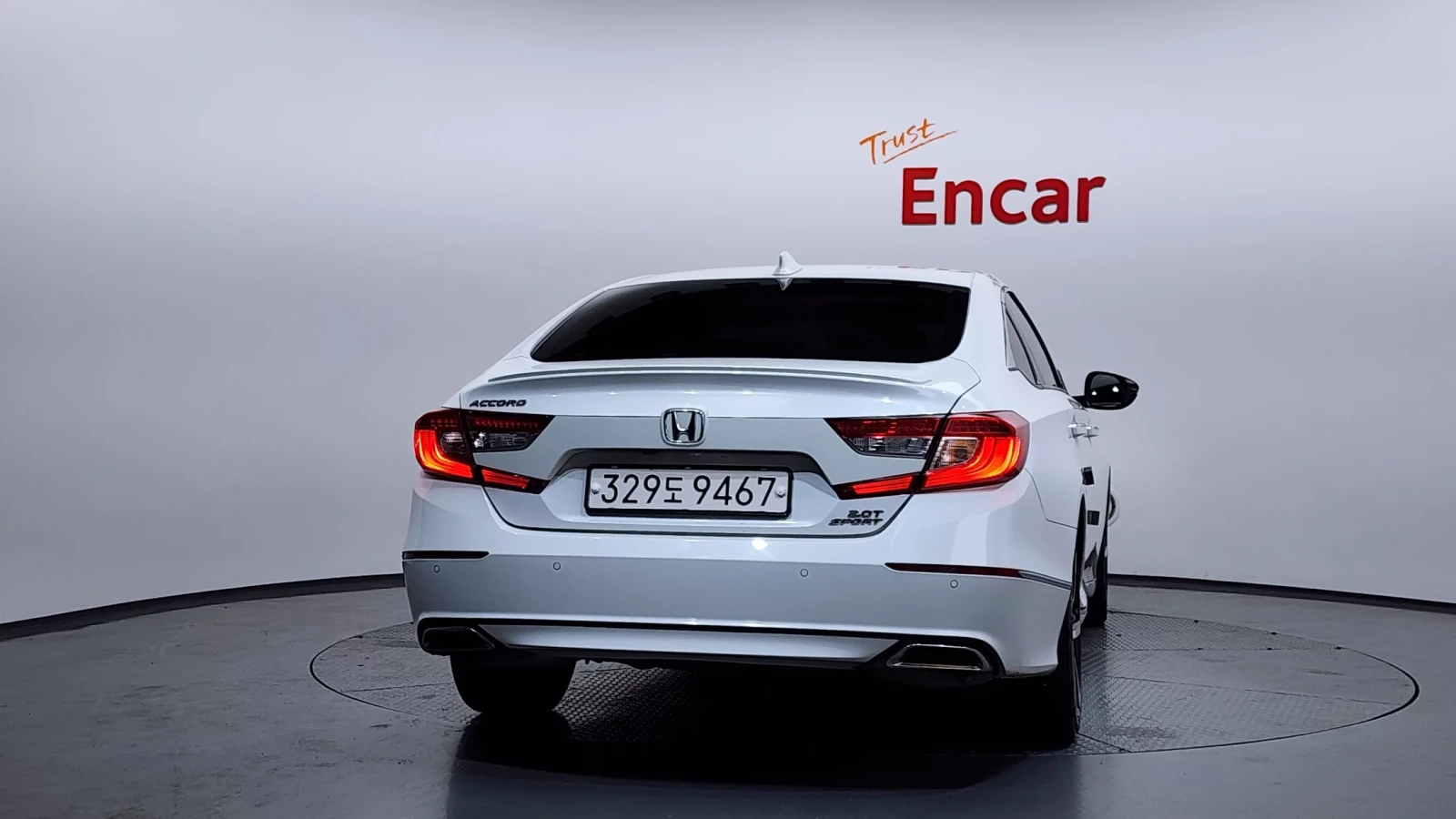 Honda Accord 2.0 TURBO / DISTRONIC / ПОДГРЕВИ / HEADUP, снимка 4 - Автомобили и джипове - 54008063