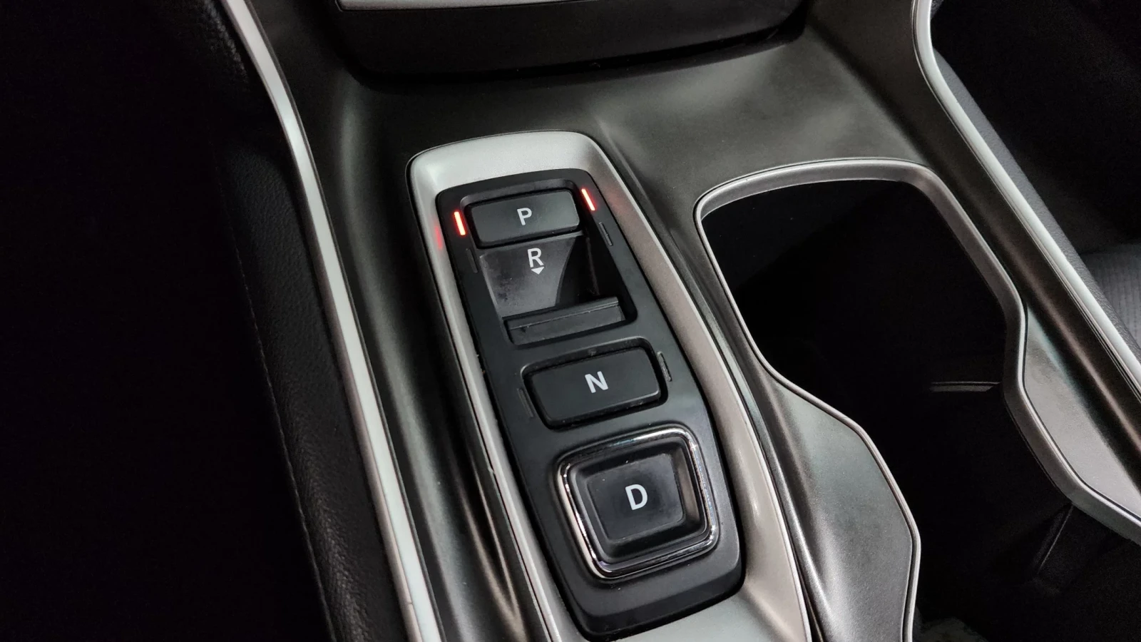 Honda Accord 2.0 TURBO / DISTRONIC / ПОДГРЕВИ / HEADUP, снимка 12 - Автомобили и джипове - 54008063