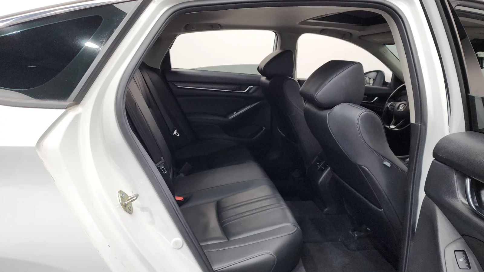 Honda Accord 2.0 TURBO / DISTRONIC / ПОДГРЕВИ / HEADUP, снимка 16 - Автомобили и джипове - 54008063