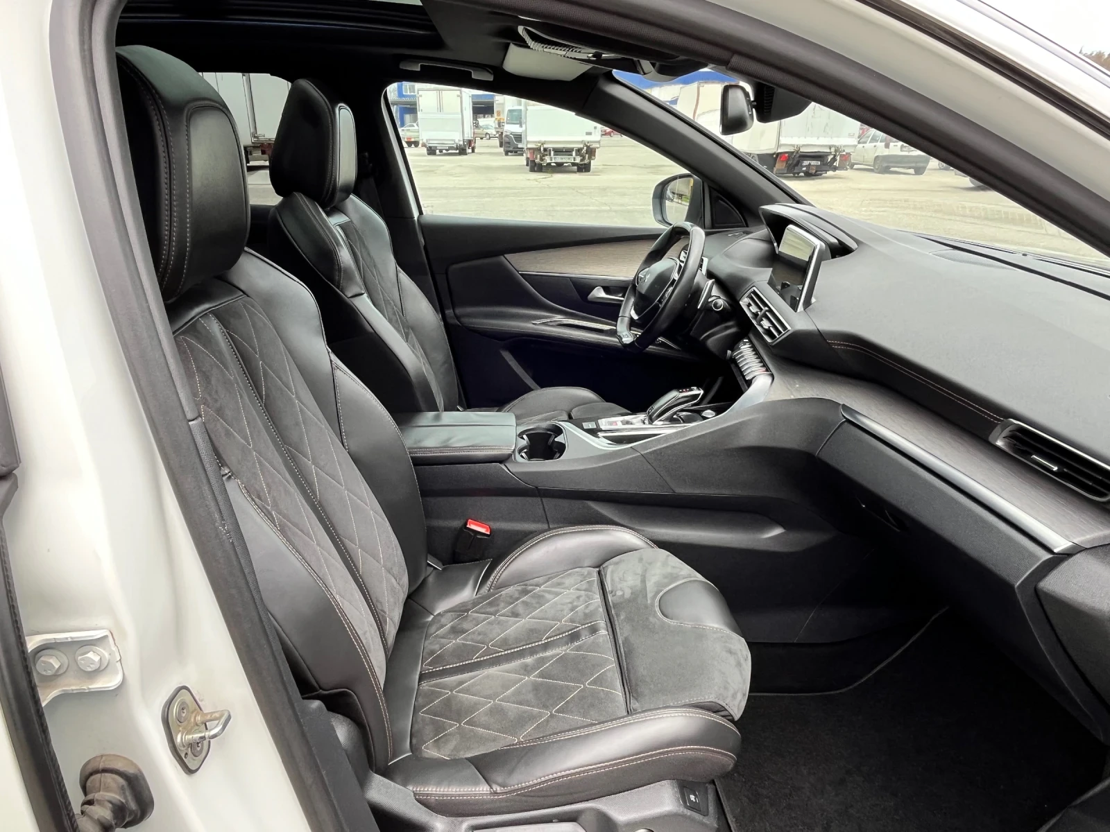 Peugeot 3008 GT 2.0 HDI AUTOMAT 180 к.с. PANORAMA FULL!!!, снимка 10 - Автомобили и джипове - 54151085