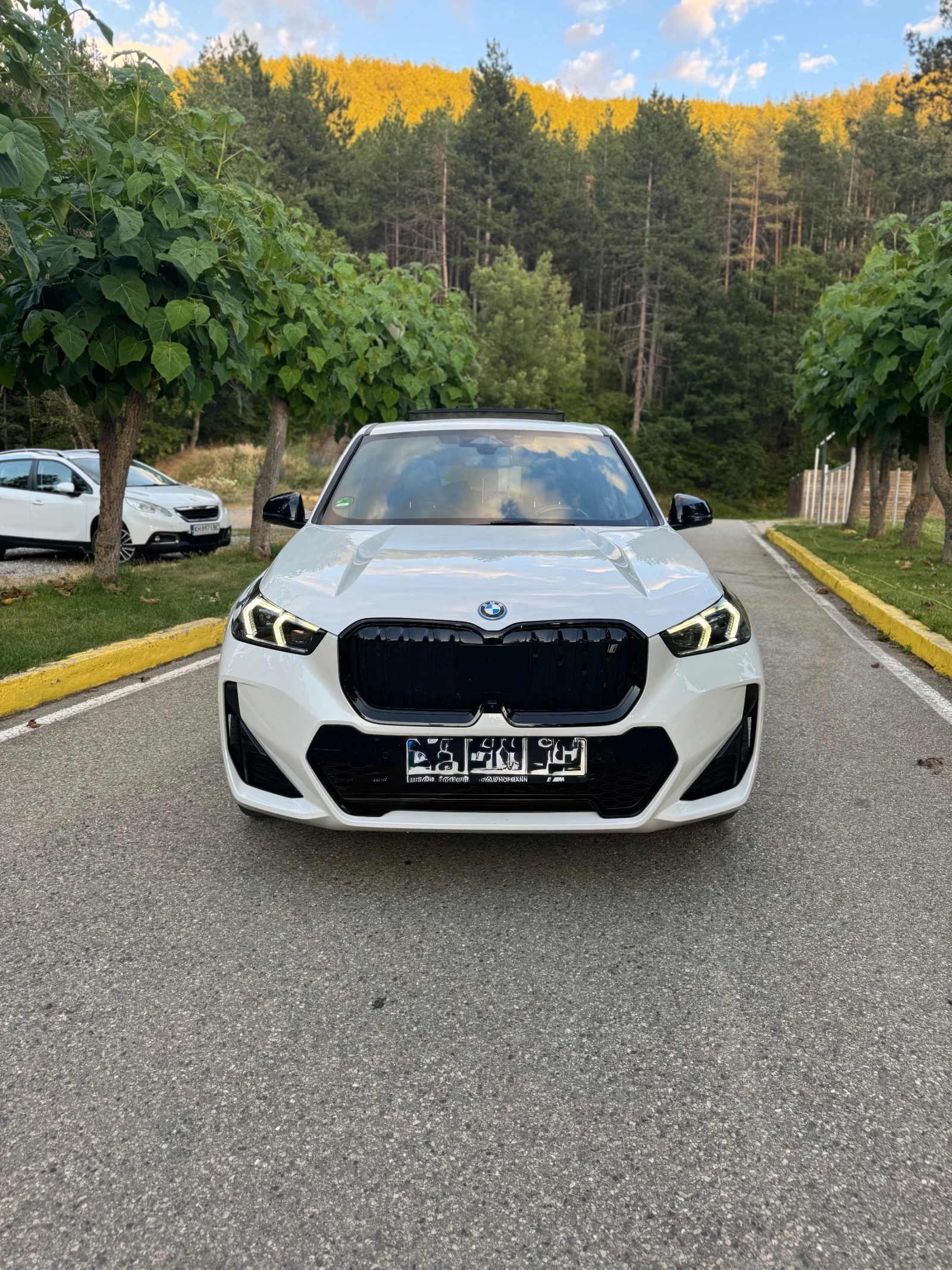 BMW iX1 М-sport/xDrive/Pano/313hp/360/Individual, снимка 5 - Автомобили и джипове - 54995997