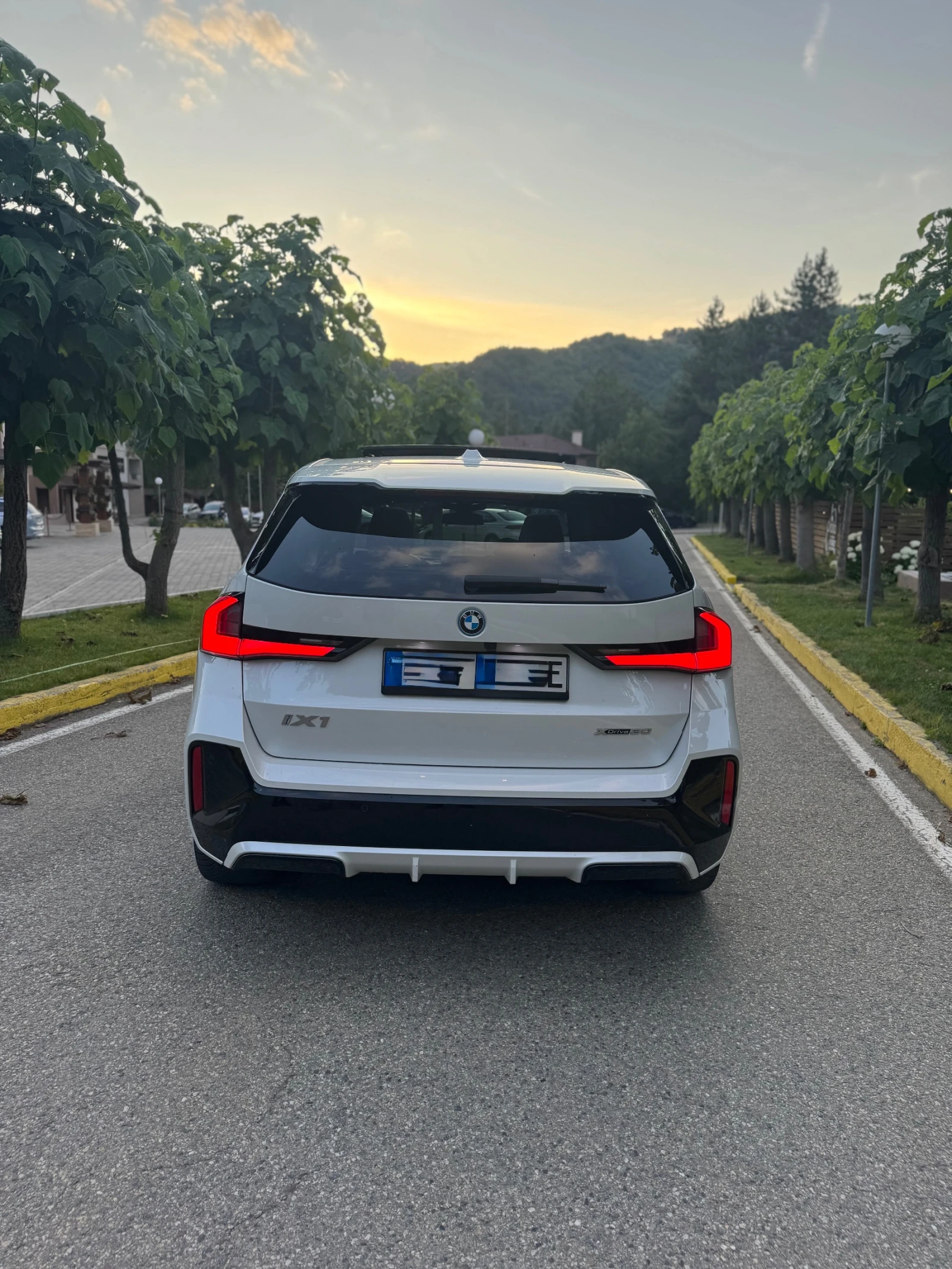 BMW iX1 М-sport/xDrive/Pano/313hp/360/Individual, снимка 6 - Автомобили и джипове - 54995997