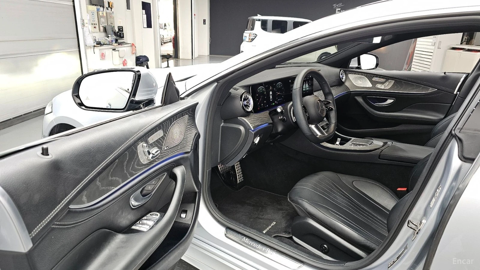 Mercedes-Benz CLS 450 4MATIC* HUD* 360* ESC* КОЖА* ОБДУХВ* ПАНО, снимка 9 - Автомобили и джипове - 55444113