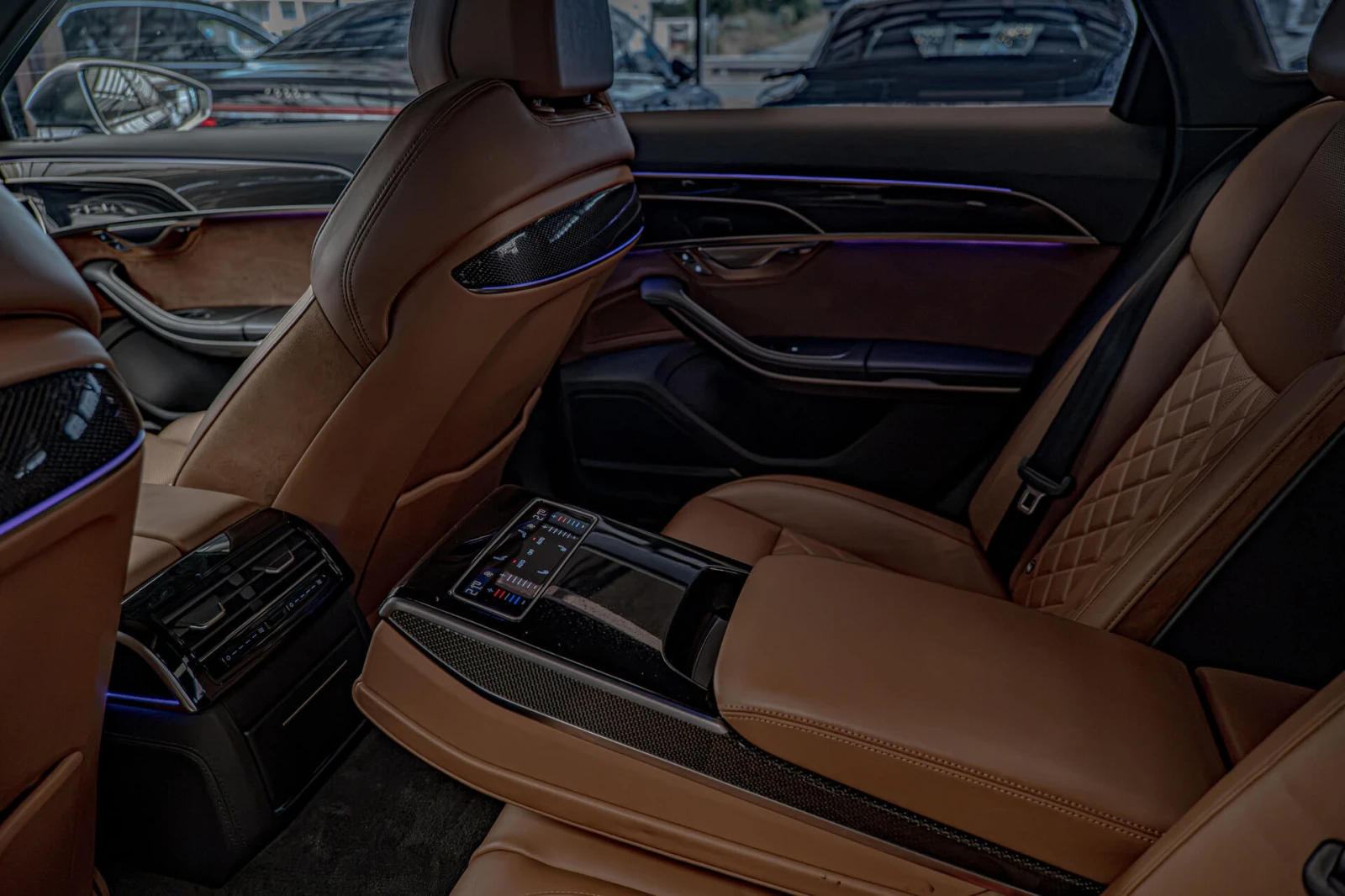 Audi S8 4.0TFSI/Bang&Olufsen/Карбон/Quattro/Обдухване/Каме, снимка 9 - Автомобили и джипове - 55611111