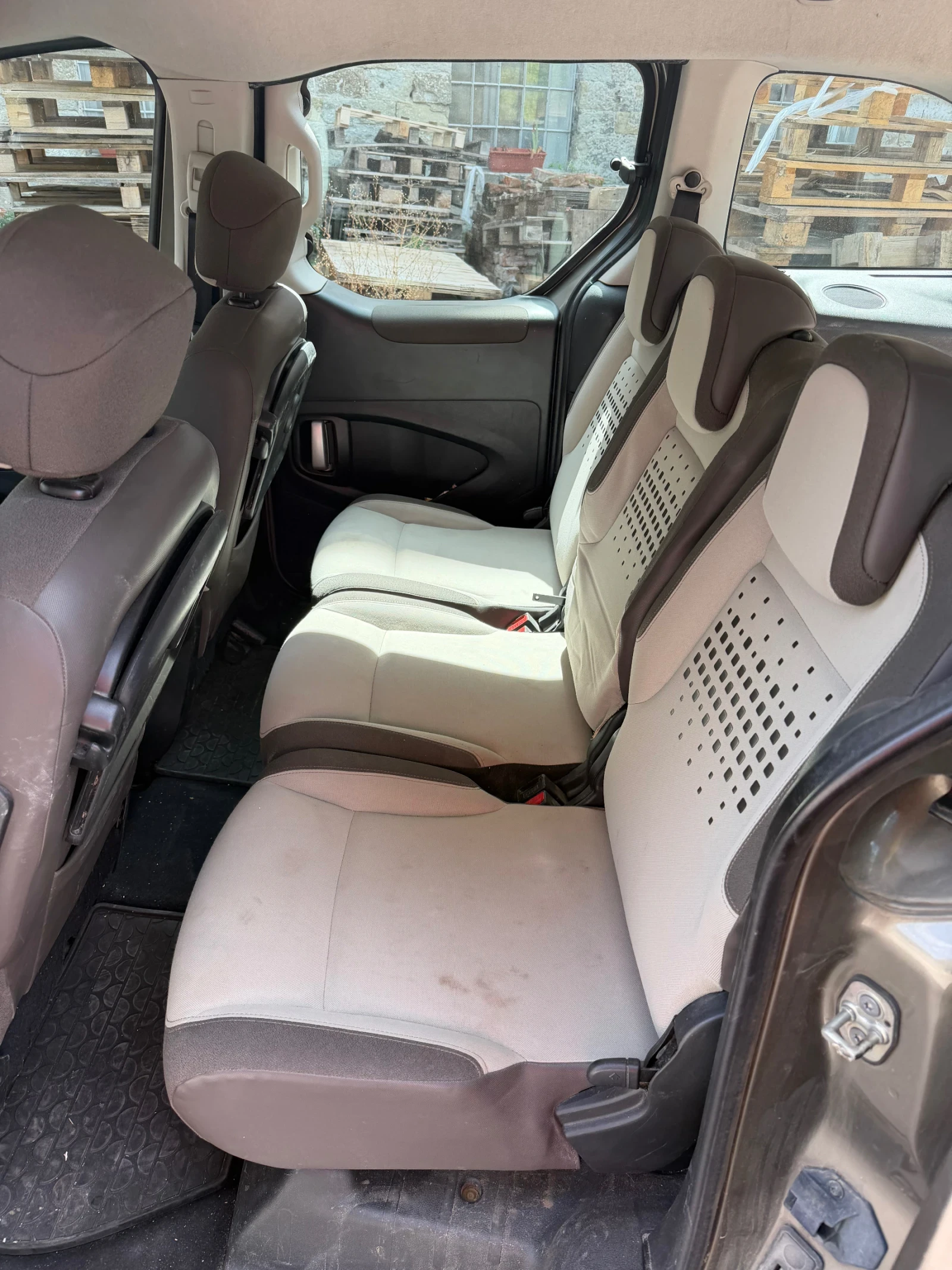 Citroen Berlingo 7 места, снимка 4 - Автомобили и джипове - 56194039