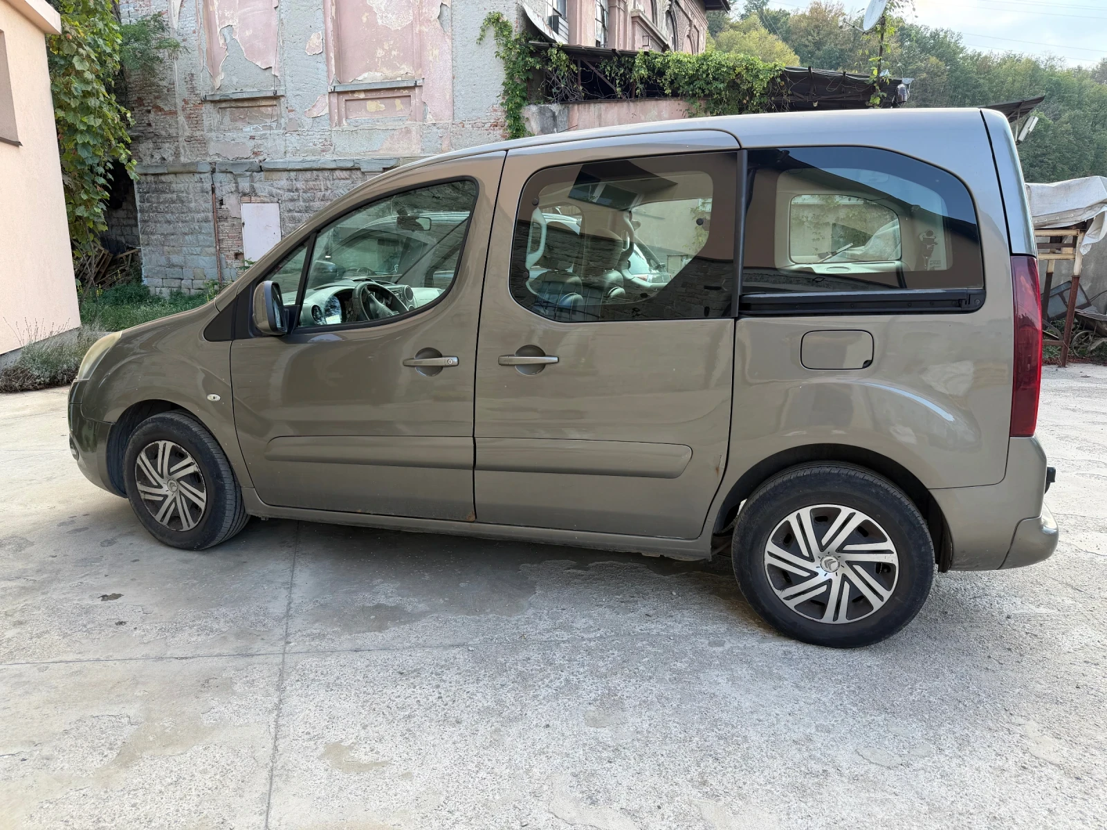 Citroen Berlingo 7 места, снимка 2 - Автомобили и джипове - 55848872