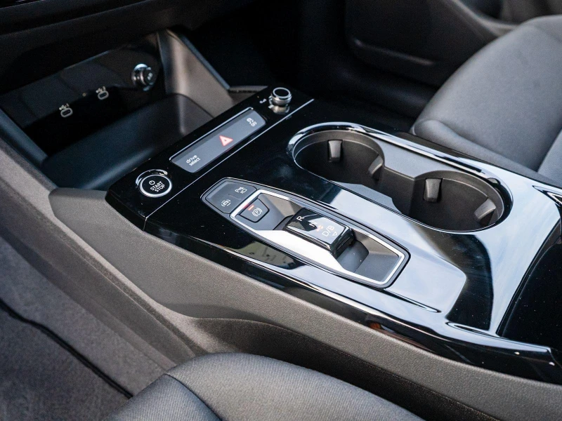 Audi Q6 83kW* S-LINE* DISTR* KEYLESS* 360CAM* MATRIX* , снимка 13 - Автомобили и джипове - 52747012