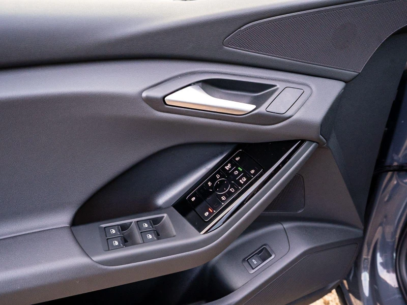 Audi Q6 83kW* S-LINE* DISTR* KEYLESS* 360CAM* MATRIX* , снимка 6 - Автомобили и джипове - 52747012