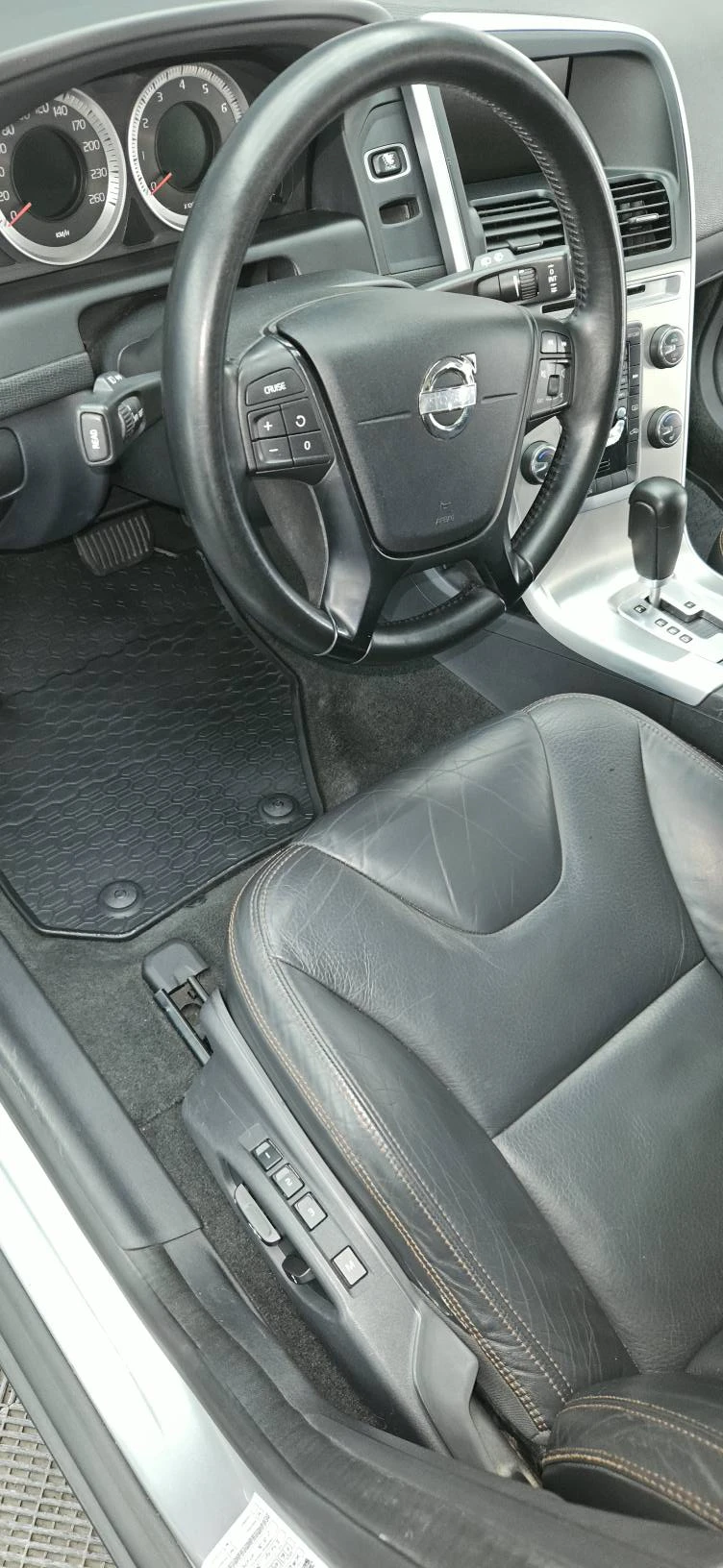 Volvo XC60, снимка 7 - Автомобили и джипове - 54598728