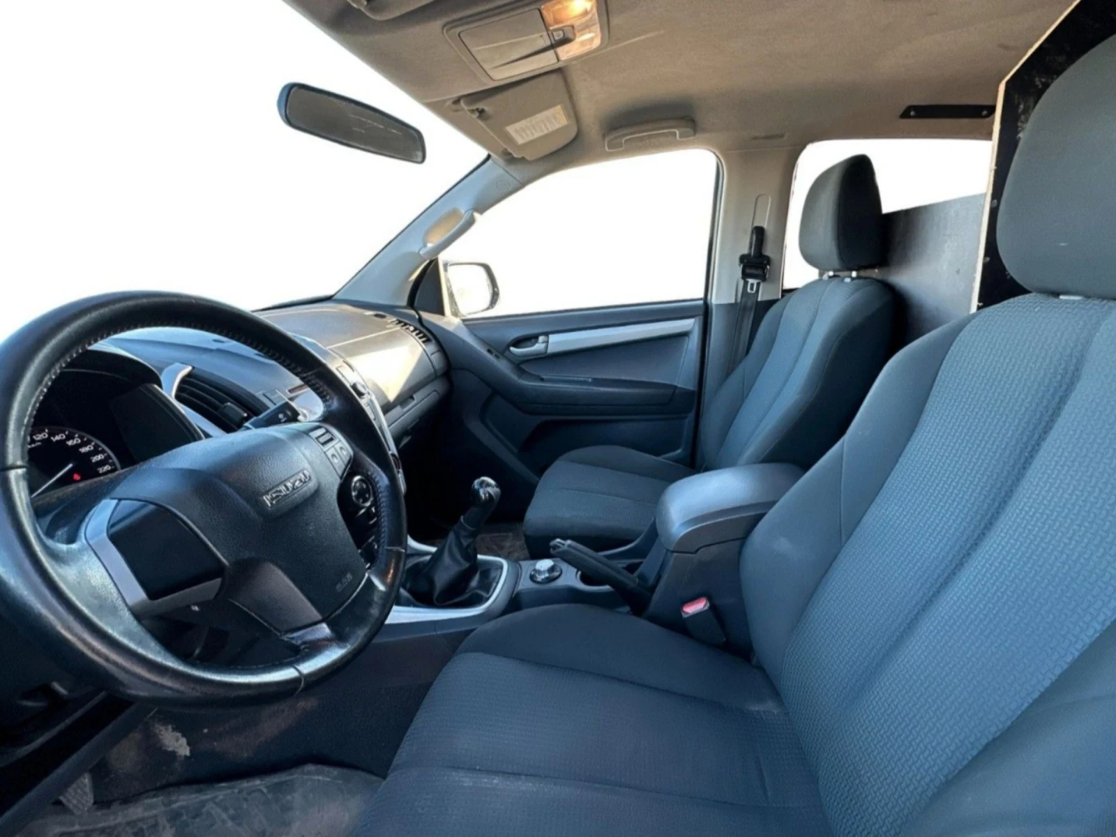 Isuzu D-max CREW CAB / 2.5 diesel / 163hp / EU6 / VAT - изображение 9