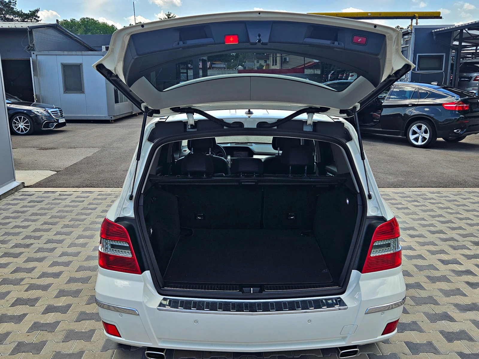 Mercedes-Benz GLK 320AMG/GERMANY/CAMERA/PANO/HARMAN/ПОДГРЕВ/ПАМЕТ/LI - изображение 8