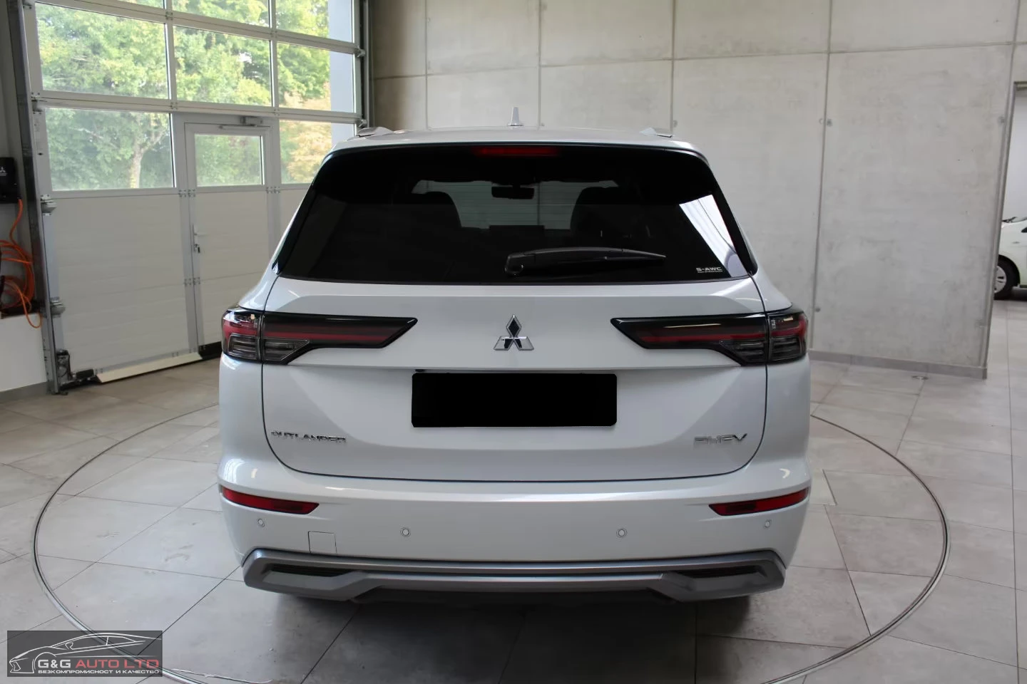 Mitsubishi Outlander НОВ!/2.4PHEV/306HP/TOP/PANO/360/HUD/MEMO/665g - изображение 6