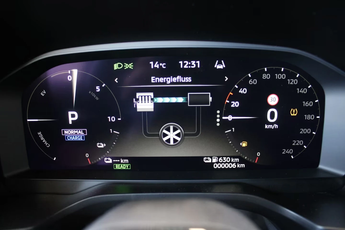 Mitsubishi Outlander НОВ!/2.4PHEV/306HP/TOP/PANO/360/HUD/MEMO/665g - изображение 10