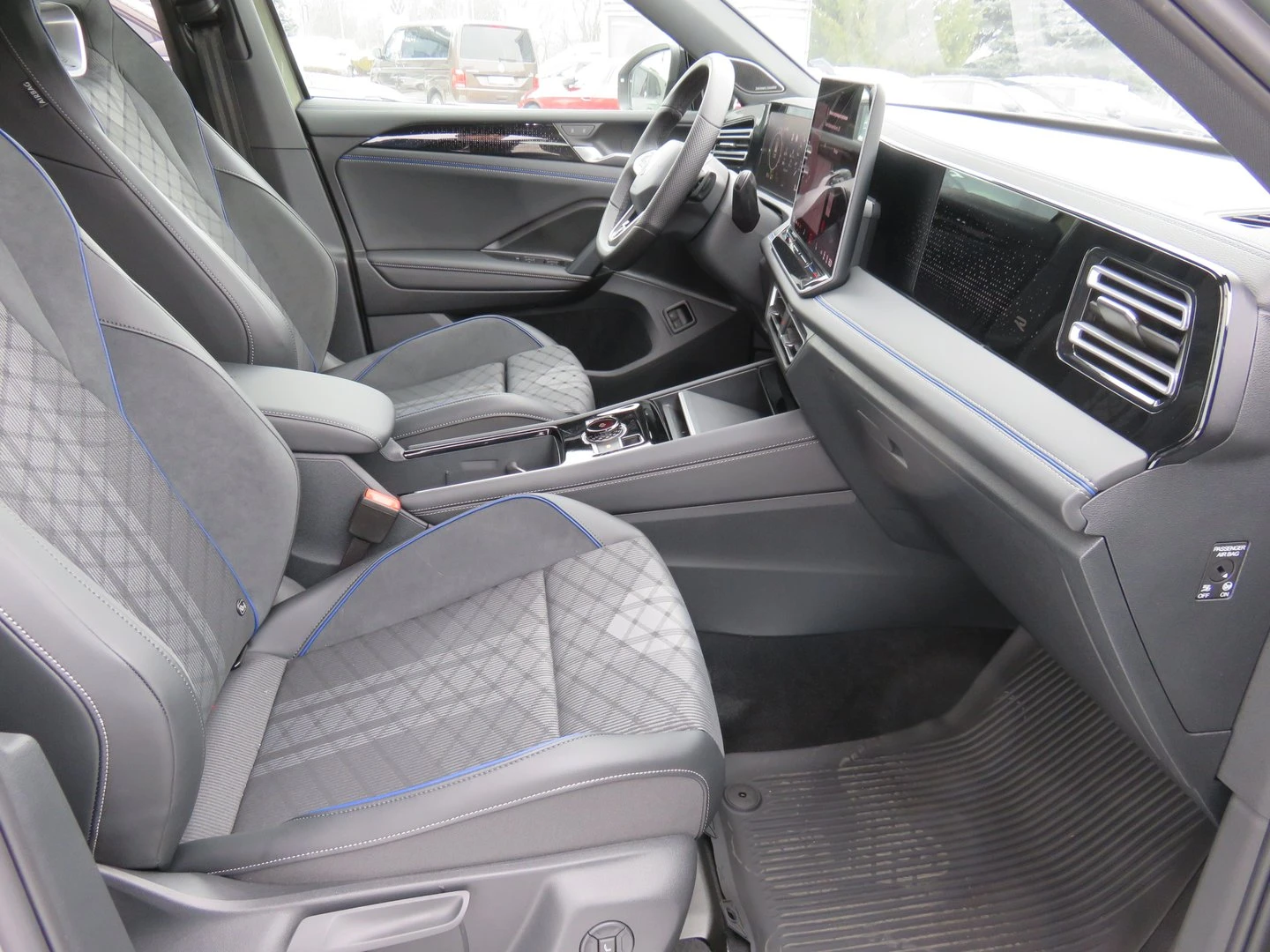 VW Tiguan R-Line Plus 1.5 eHybrid OPF DSG - изображение 5