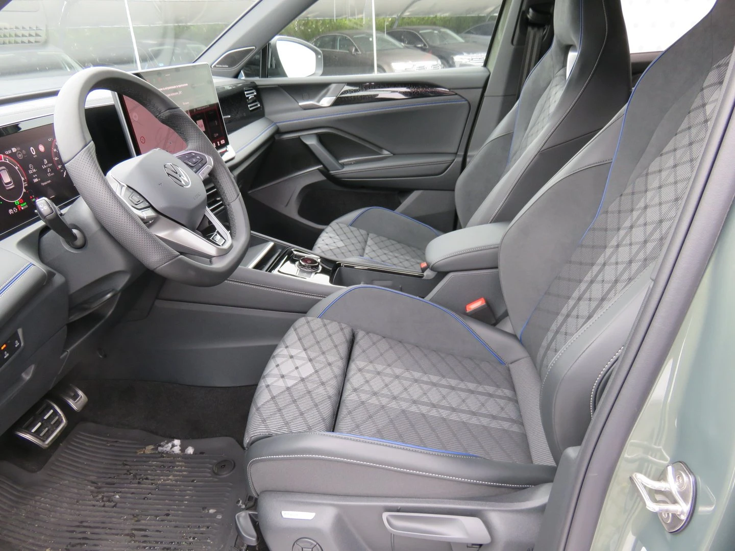 VW Tiguan R-Line Plus 1.5 eHybrid OPF DSG - изображение 4