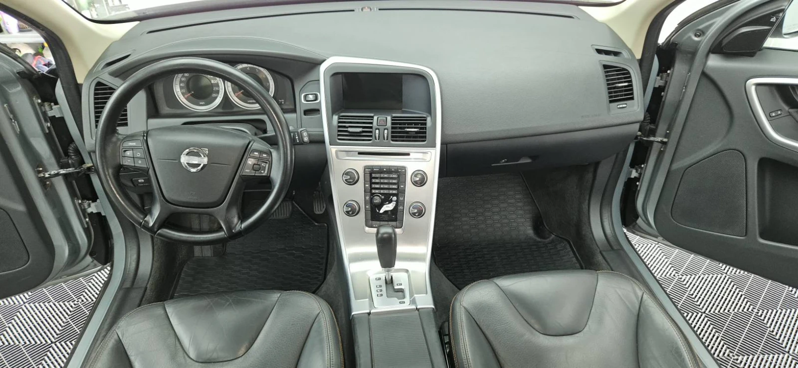 Volvo XC60, снимка 6 - Автомобили и джипове - 54598728