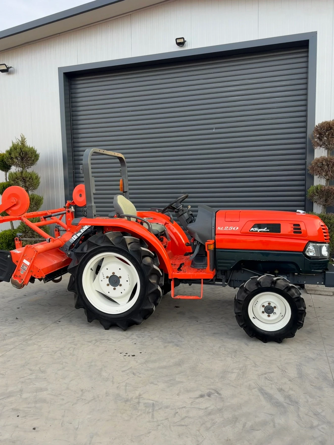 Трактор Kubota KL250 25кс. КАТО НОВ, снимка 5 - Селскостопанска техника - 53885133