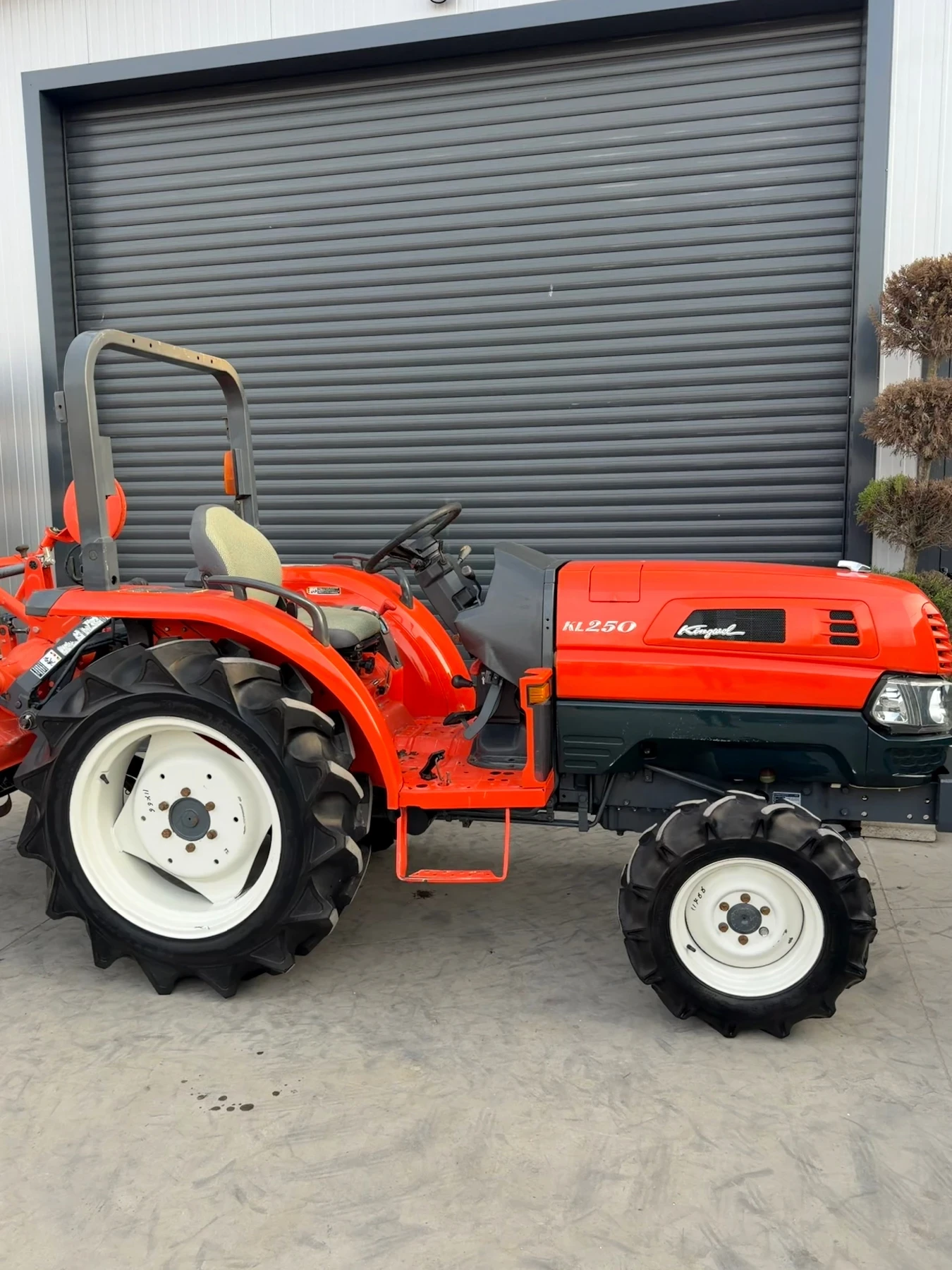 Трактор Kubota KL250 25кс. КАТО НОВ, снимка 2 - Селскостопанска техника - 53885133