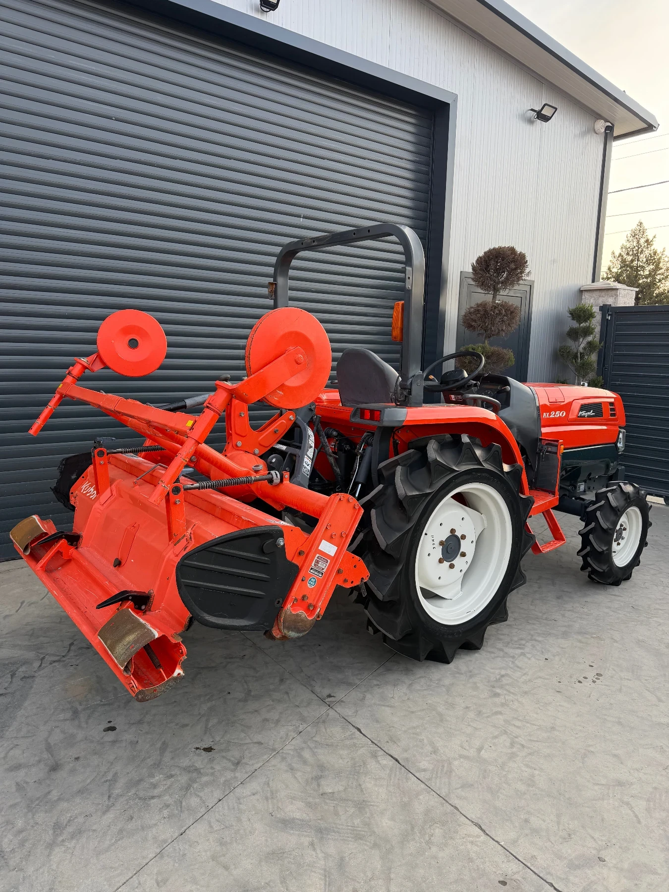 Трактор Kubota KL250 25кс. КАТО НОВ, снимка 8 - Селскостопанска техника - 53885133