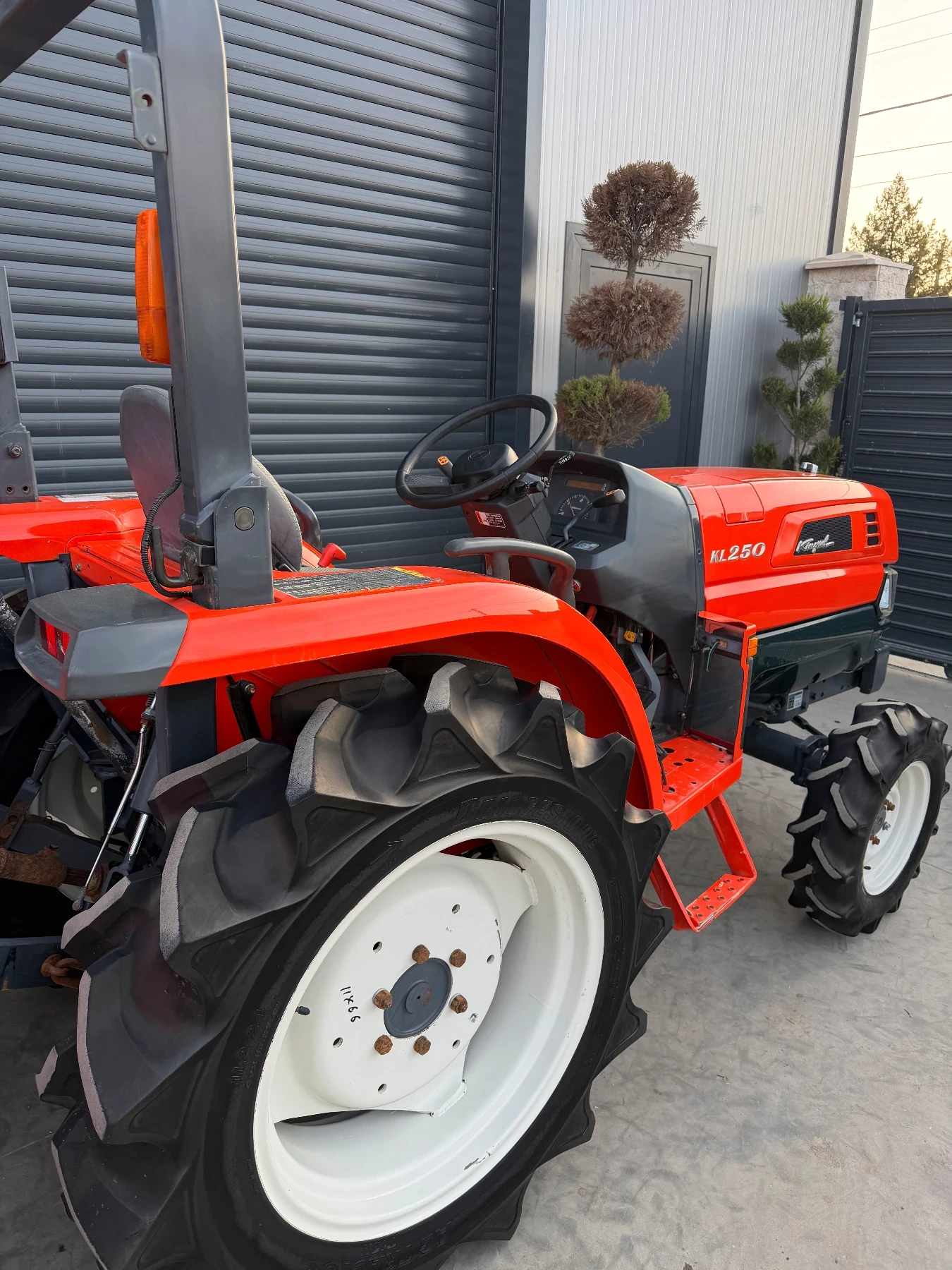 Трактор Kubota KL250 25кс. КАТО НОВ, снимка 11 - Селскостопанска техника - 53885133