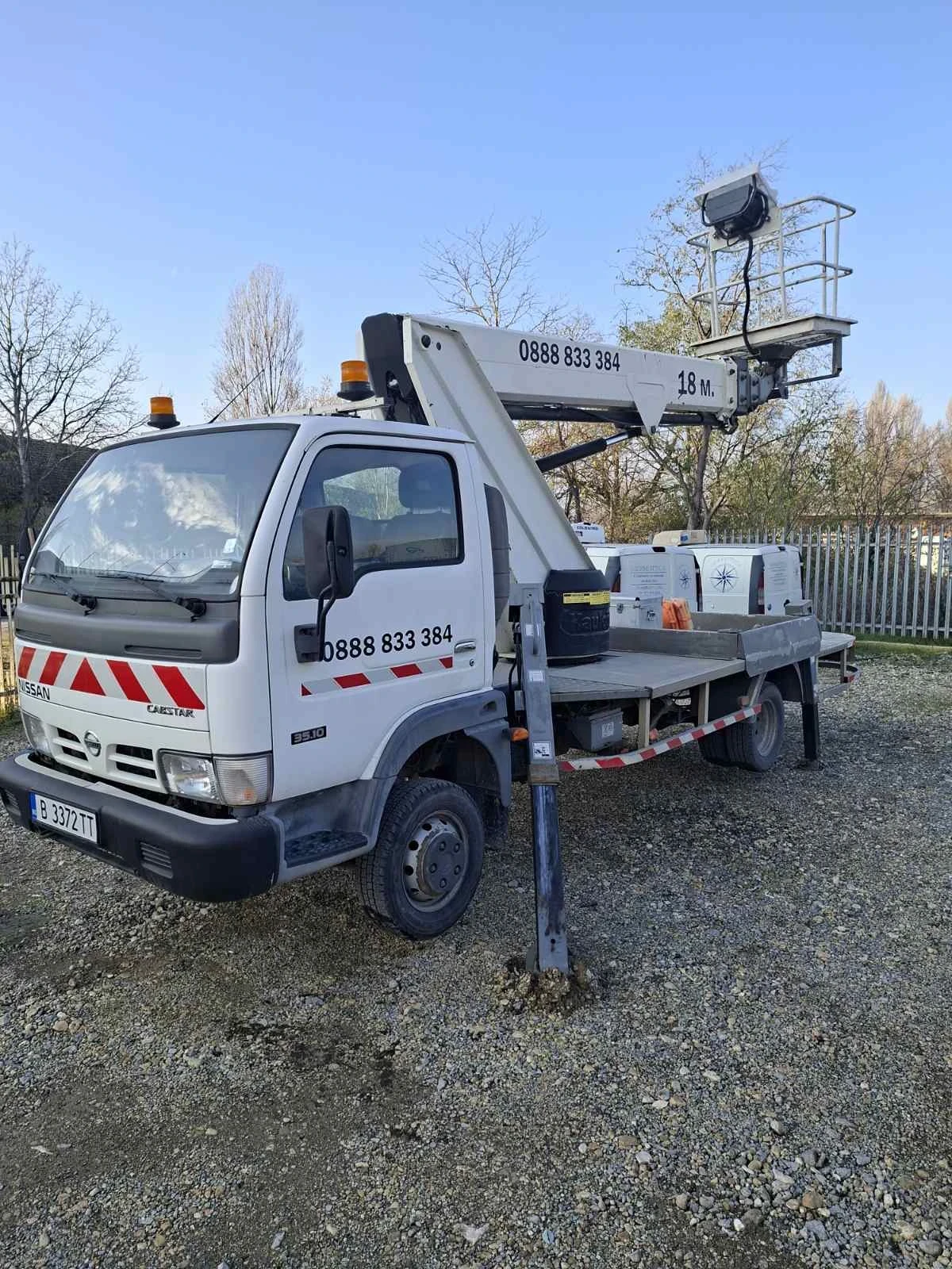 Автовишка Друга марка Nisan, снимка 1