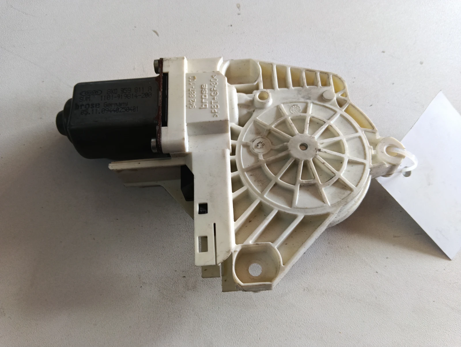 ел.машинка за задно ляво  8K0959811A Audi A4