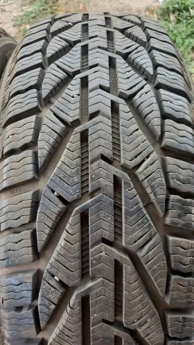 Гуми Зимни 215/55R17, снимка 6