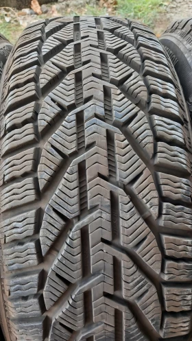 Гуми Зимни 215/55R17, снимка 4