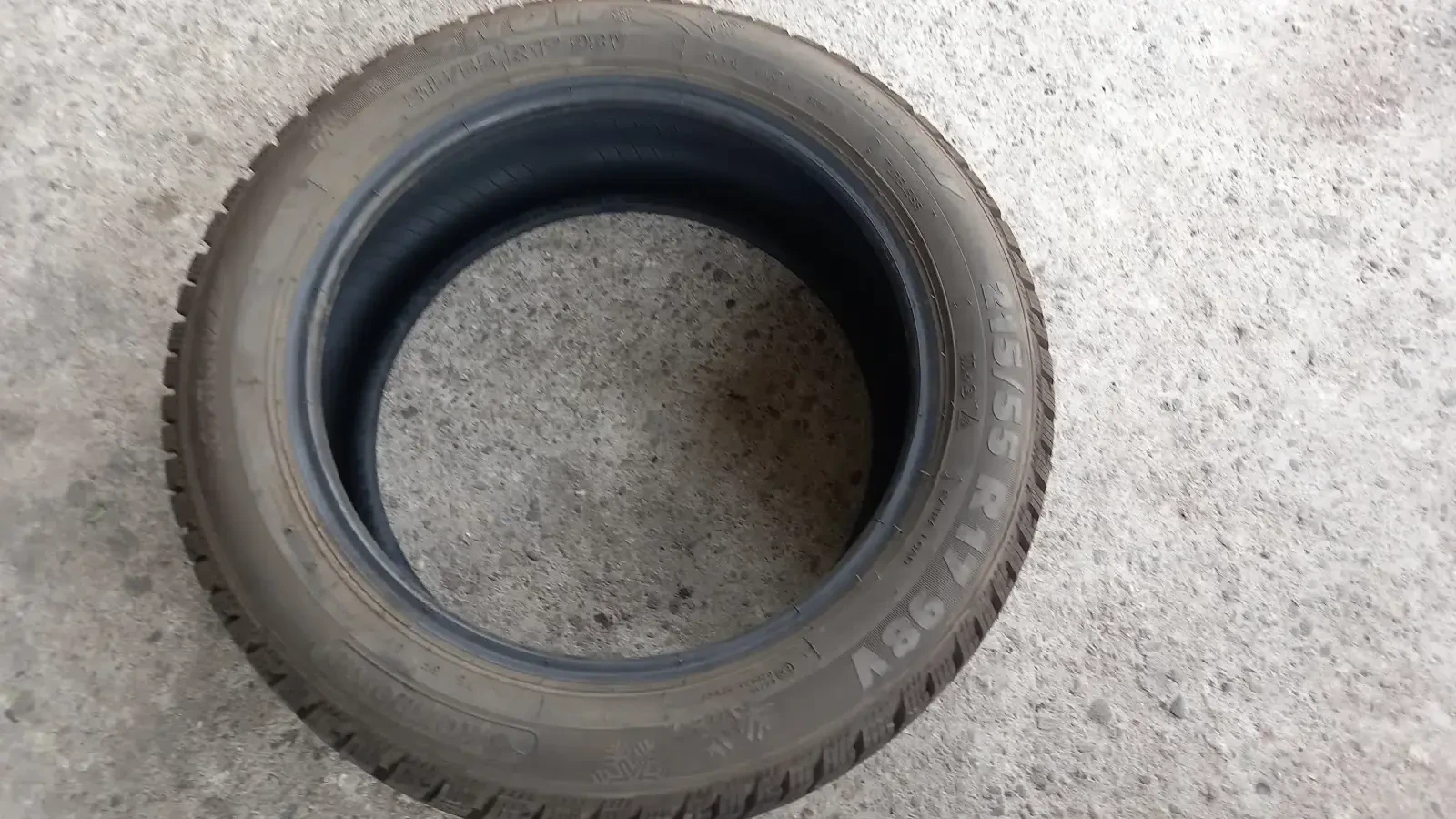 Гуми Зимни 215/55R17, снимка 9 - Гуми и джанти - 56103337